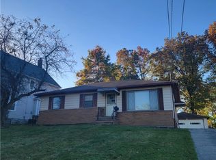 2111 Grantwood Dr, Parma, OH 44134