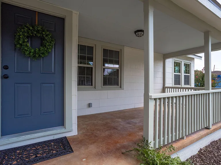 1517 Live Oak St — Photo 5