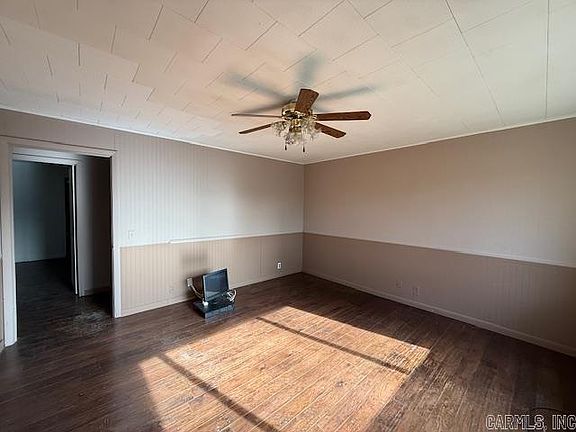 3rd image of 2389 Newport Rd
