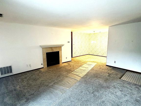 3rd image of 9621 Merrillville Rd APT 103