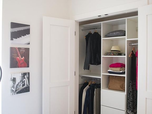 Built-in California closet organizers