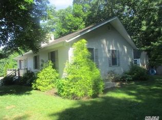 89 Manor Ln, Riverhead, NY 11901