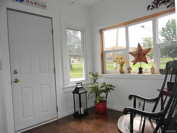 5th image of 124 Canada St