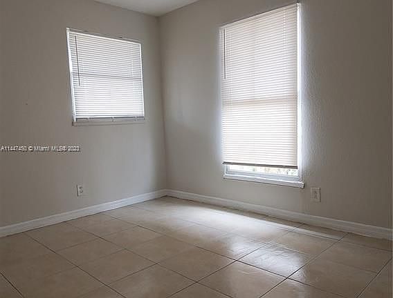 3rd image of 1019 21st St #1019