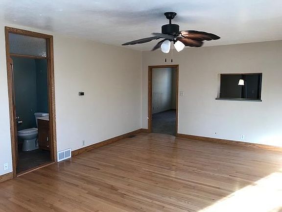 4th image of 7463 Harwood Ave