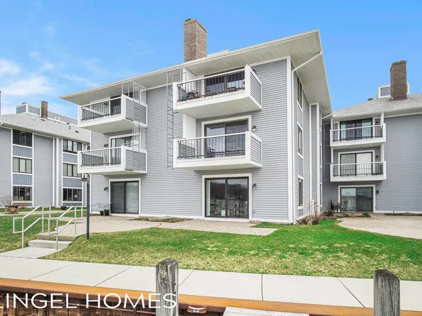 400 Lakeview Ct APT 19C, Spring Lake, MI 49456