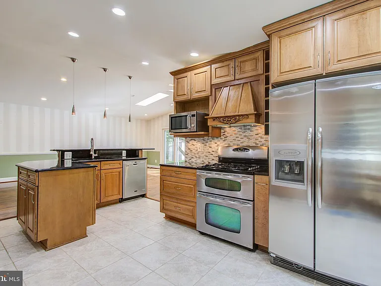 9203 Cedarcrest Dr — Photo 11