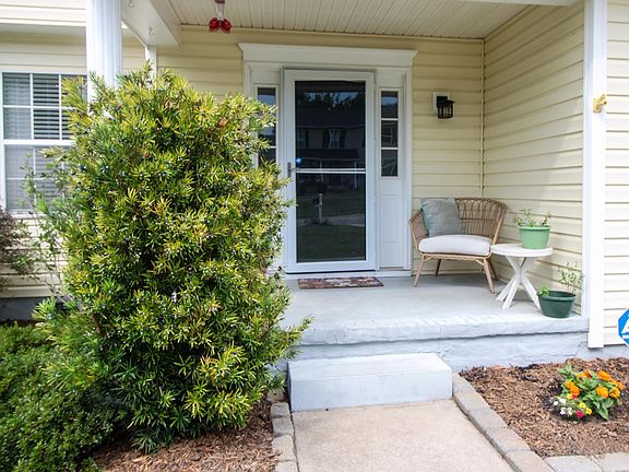3rd image of 121 Ridgehill Dr