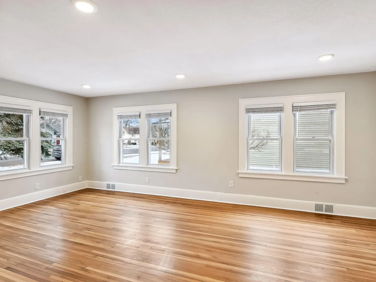 3 bed, 2.0 bath, 1588 sqft, $2,400 — Photo 4