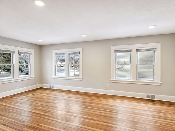 4th image of 238 8th Ave N