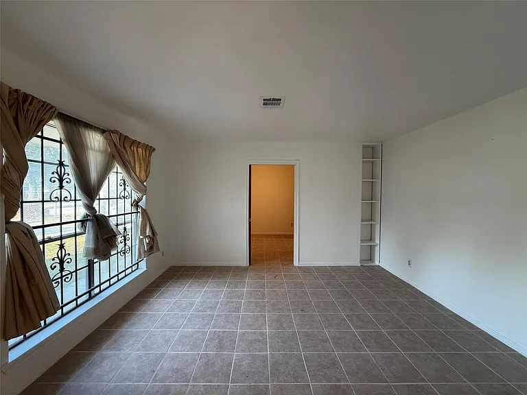 7325 Ley Rd — Photo 3