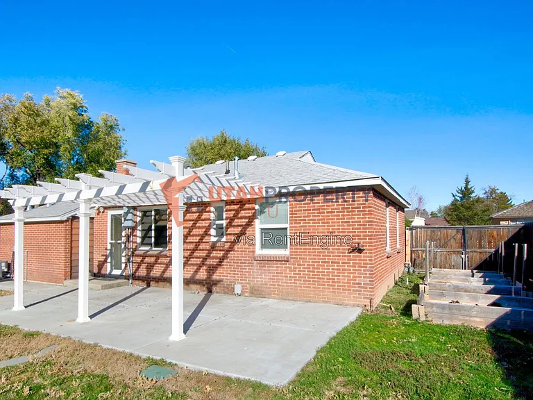 860 E Vics Rd — Photo 17