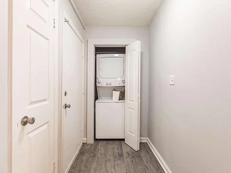 Cypress Winds Apartment Homes — Photo 15