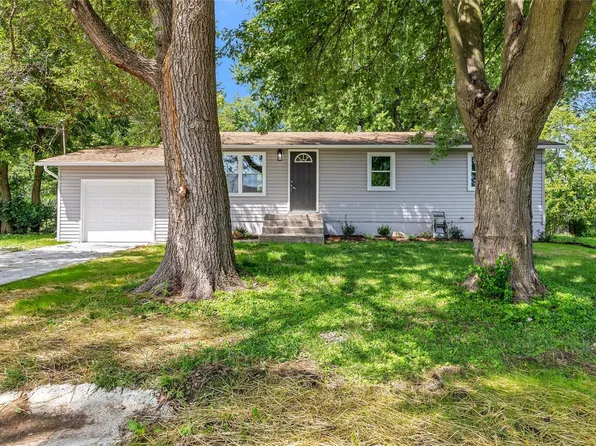 231 Pauline Dr, Saint Charles, MO 63301