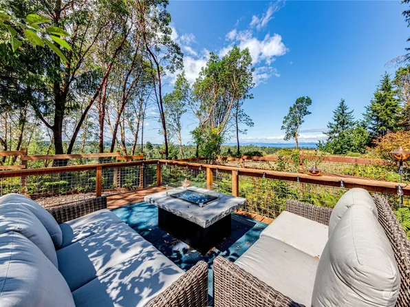 490 Elwha Bluffs Road, Port Angeles, WA 98363
