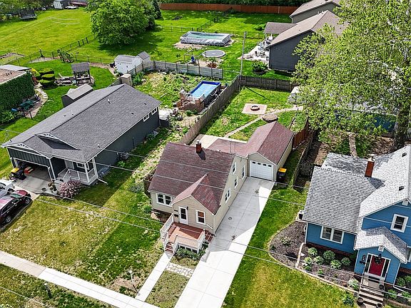 2nd image of 1133 Prairie St