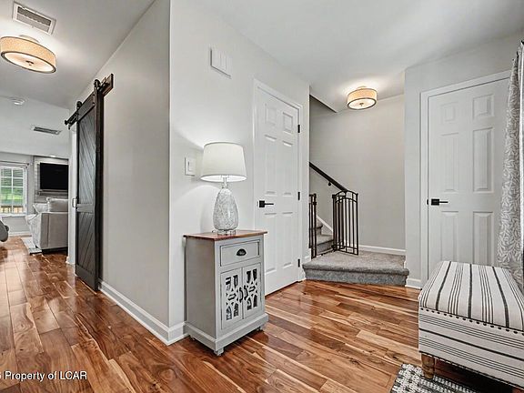 3rd image of 114 Fox Hollow Dr