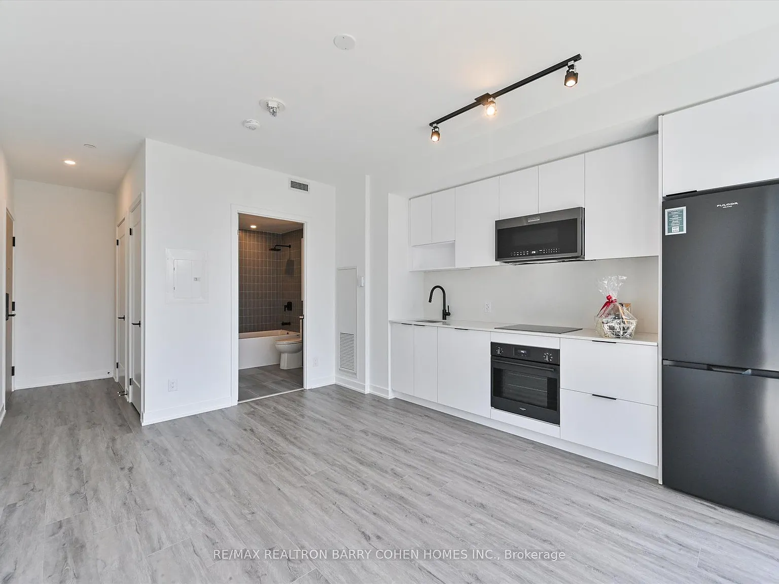 Studio, $1,950 — Photo 4