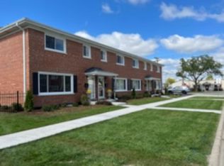 652 Childs St #B, Wheaton, IL 60187