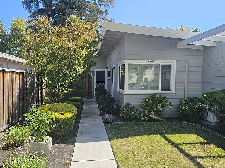 2752 Byron St — Photo 11