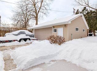 2129 N 115th St, Wauwatosa, WI 53226
