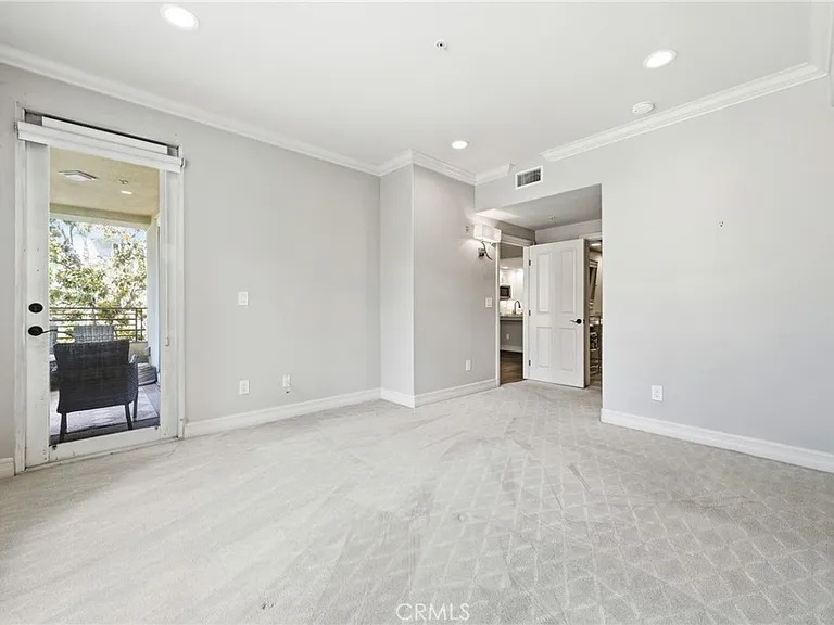 2243 Martin #218 — Photo 6