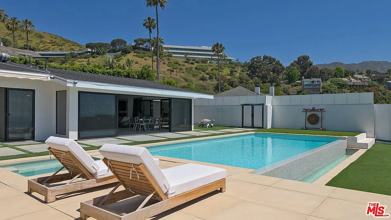 23903 Malibu Knolls Rd — Photo 3