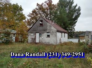 16986 Lake Dr, Idlewild, MI 49642