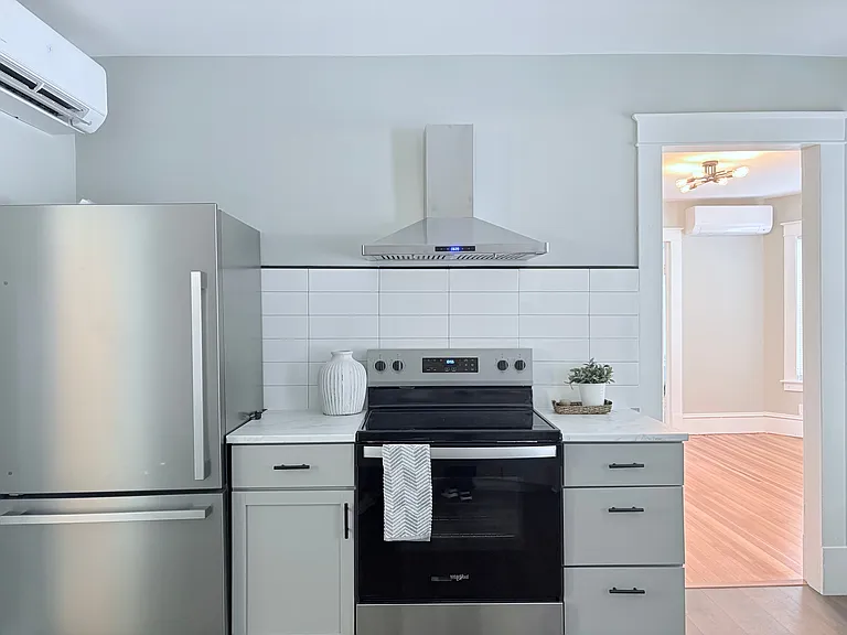 2 bed, 1.0 bath, $2,000 — Photo 4
