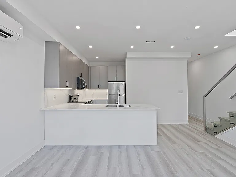 587 Oakwood Ave — Photo 86