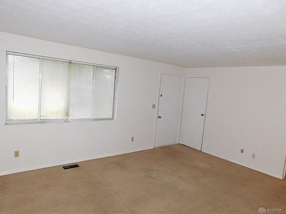 5th image of 10 Bursley Ct