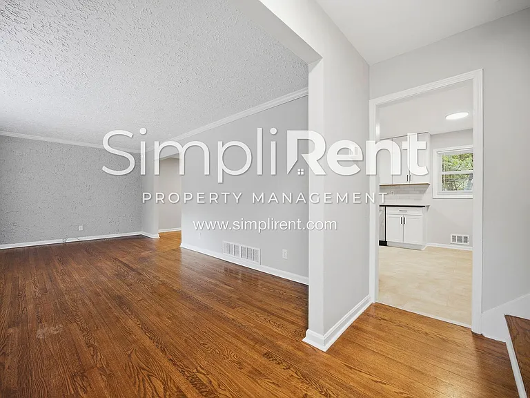 2447 Whites Mill Ln — Photo 16
