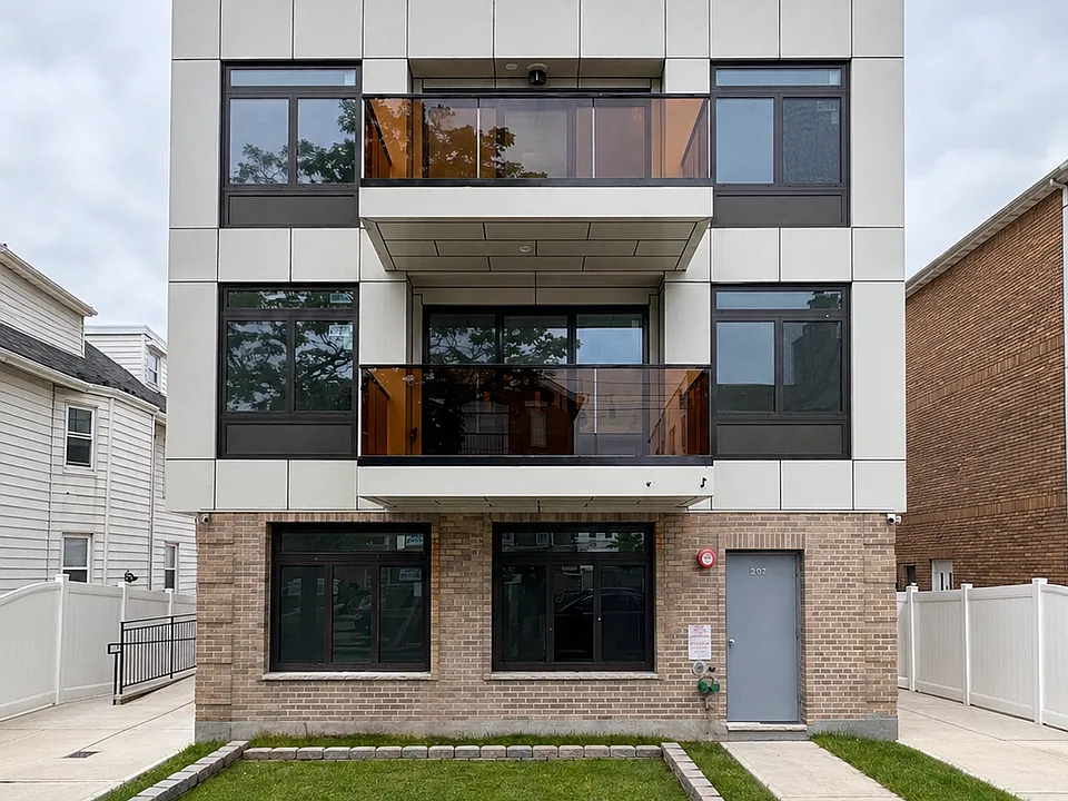 207 Bay 35th St #2A