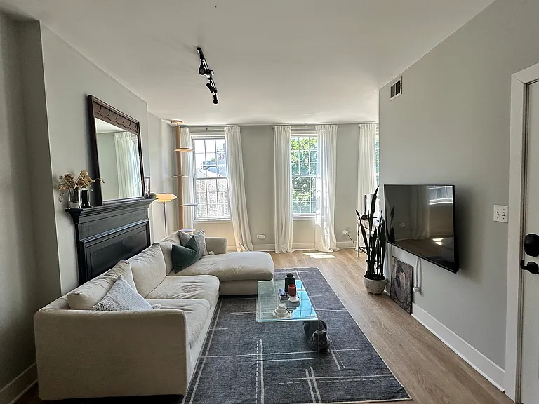 1822 W Augusta Blvd #2 — Photo 17