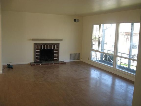 3rd image of 1077 Southgate Ave