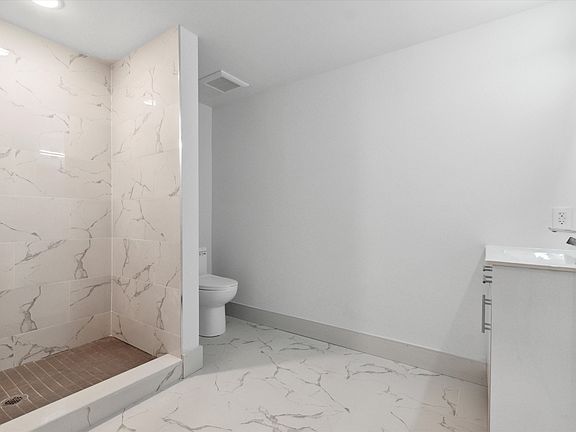 3rd image of 1225 E Fletcher St #108