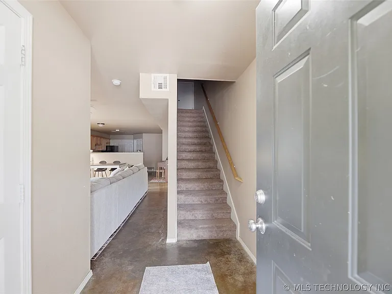 1407 W Haskell St — Photo 2