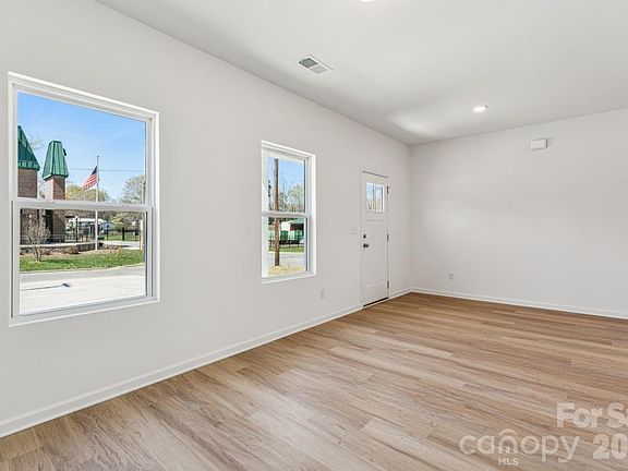 4th image of 420 N 9th St