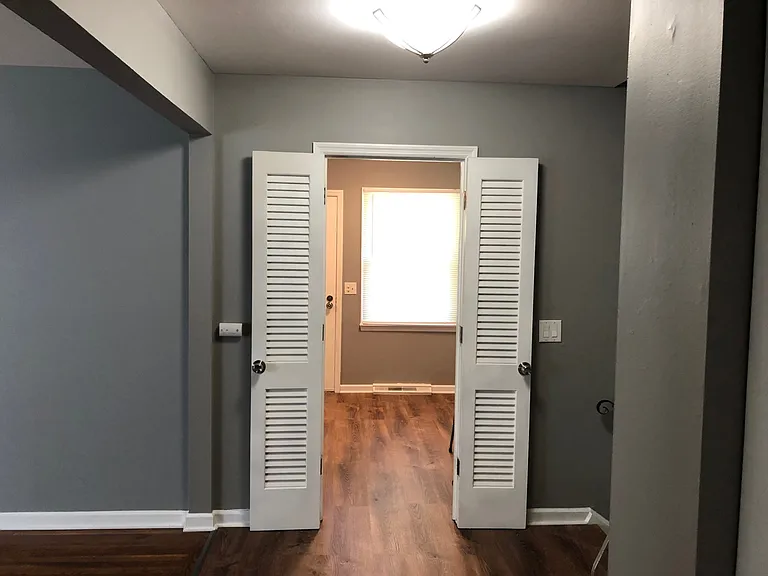 10557 Sharondale Rd — Photo 8