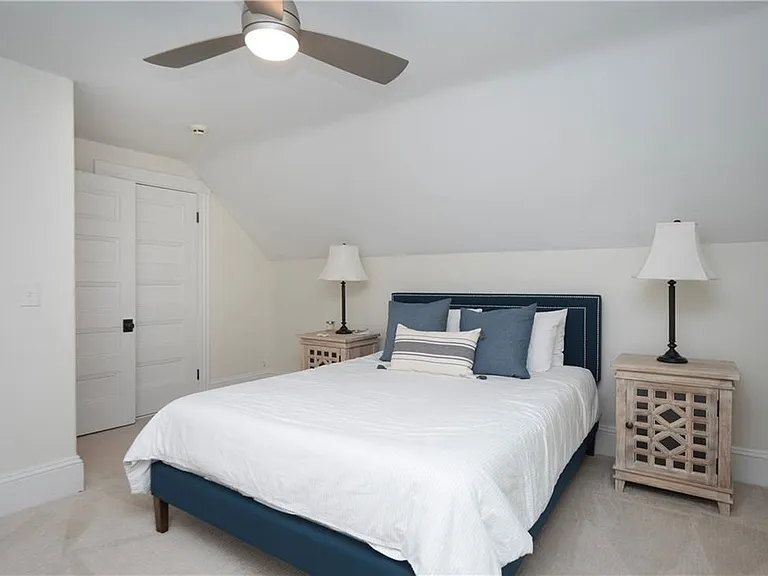 27 Mann Ave — Photo 32