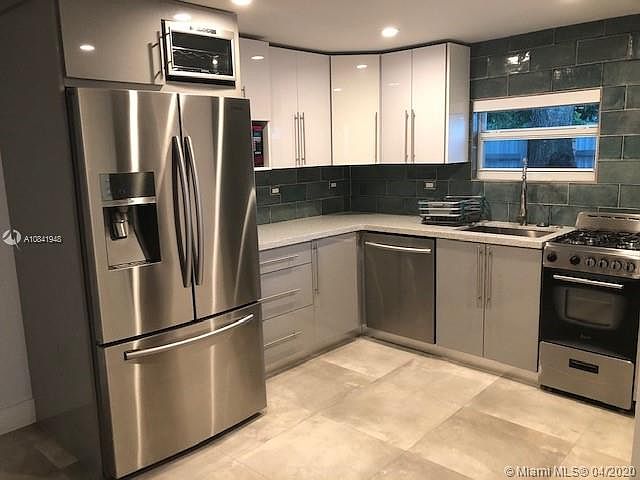 1st image of 465 NE 131st St #2