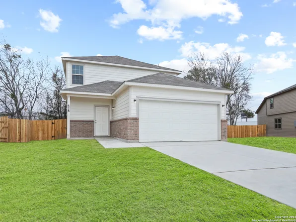628 Saxon St, Seguin, TX 78155