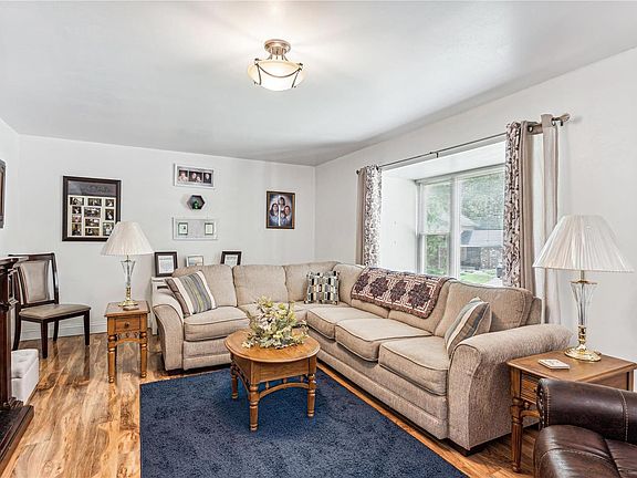 3rd image of 2915 Coram Dr