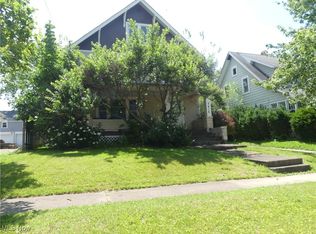 416 7th St, Fairport Harbor, OH 44077