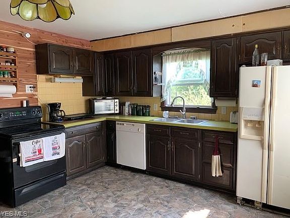 3rd image of 1062 Grace St