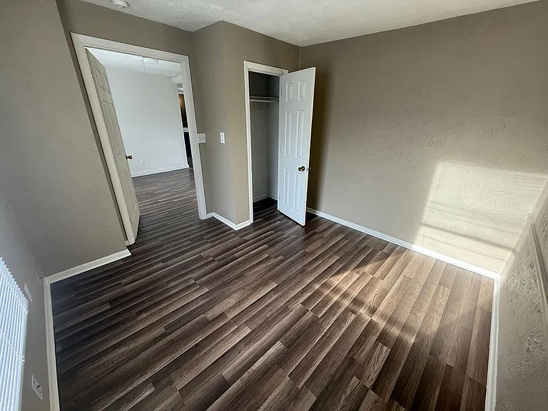 16584 Lakeway Cir — Photo 14