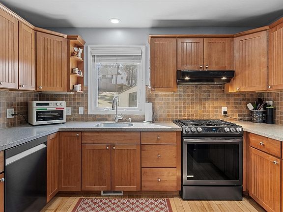 5th image of 10 Juniper Ln