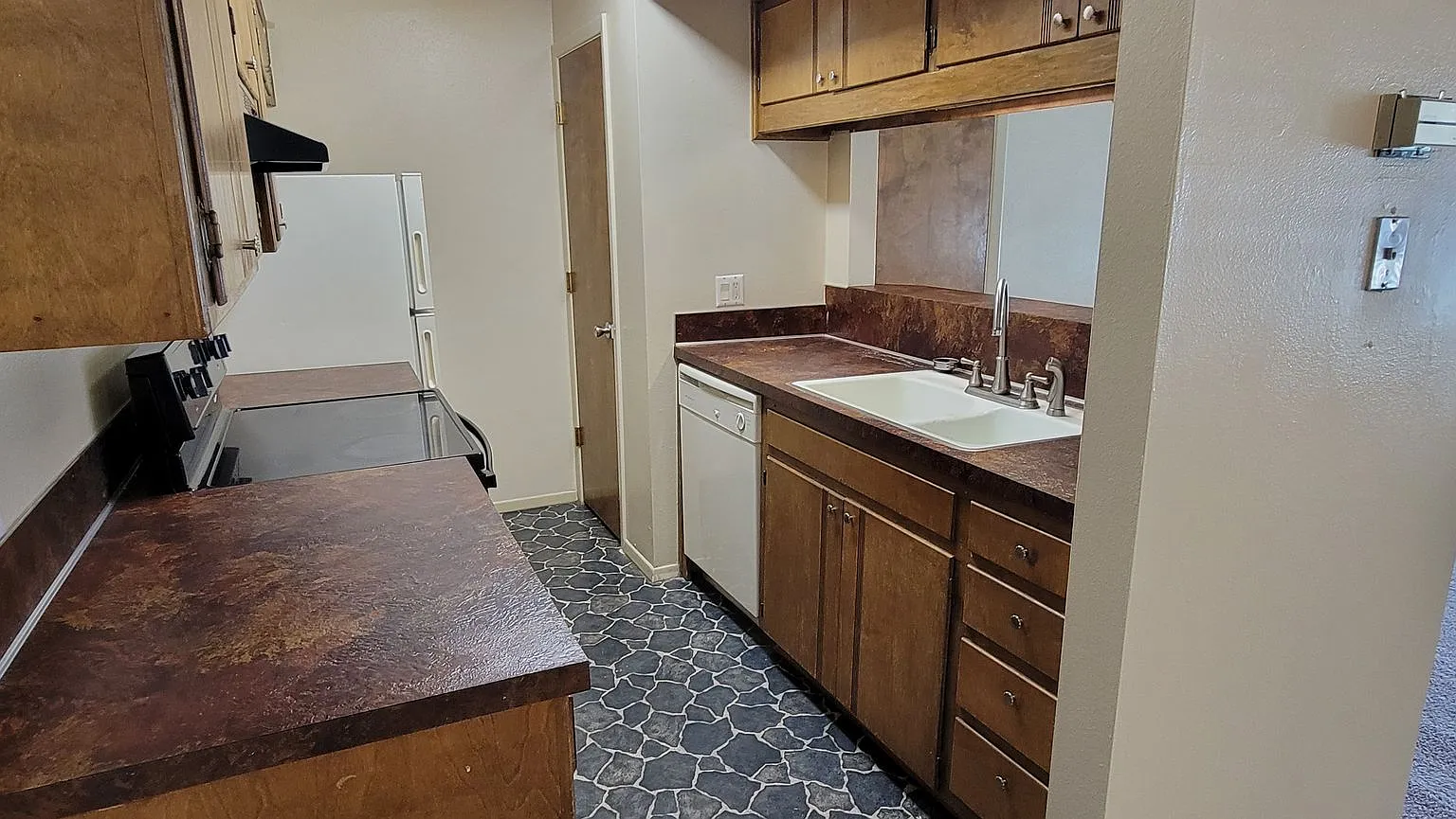 Colonial Park Condo — Photo 3