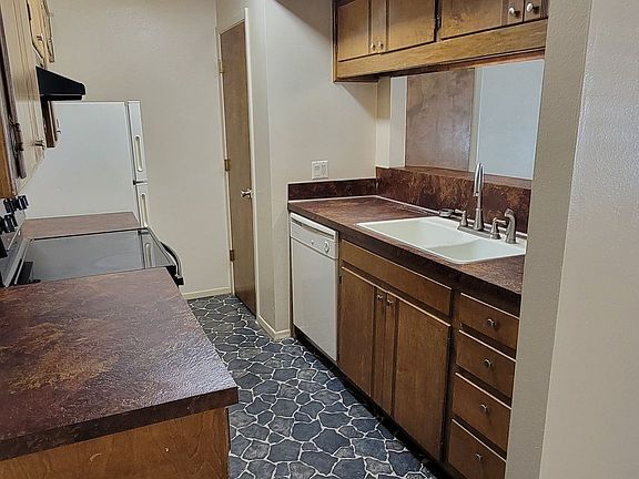 3rd image of 3532B Adenmor Ct