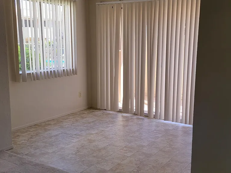 Royal Ambassador Apartments — Photo 31